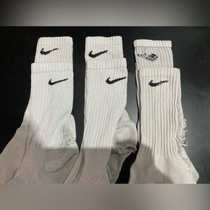 3 pairs pre-owned damaged Nike crew socks men large white